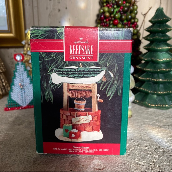 Hallmark keepsake ornament from 1990 in box - Picture 2 of 5